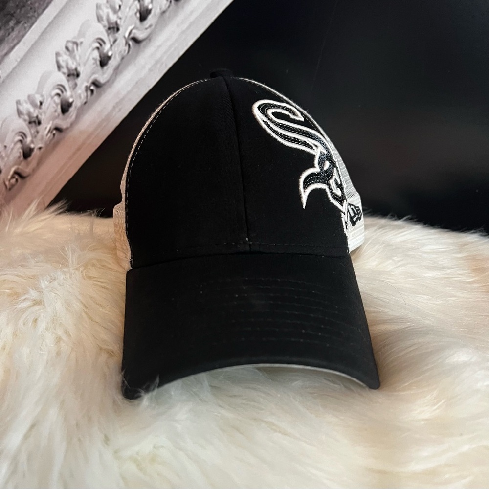 Black and White WHITE SOX Baseball Cap